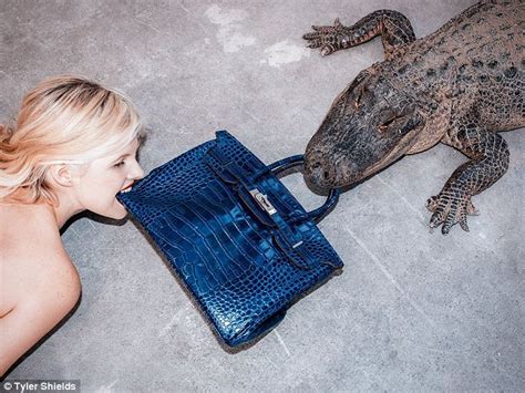 hermes birkin couro animal vivo|hermes crocodile footage.